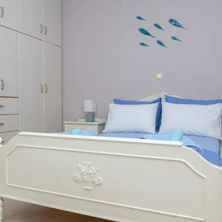 Sea Front Maizonette Aura *